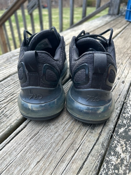 Women’s Nike Black Air Max 720 Sneakers size 7 - Picture 3 of 10